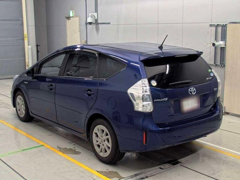 2013 Toyota Prius Alpha 7 Seater