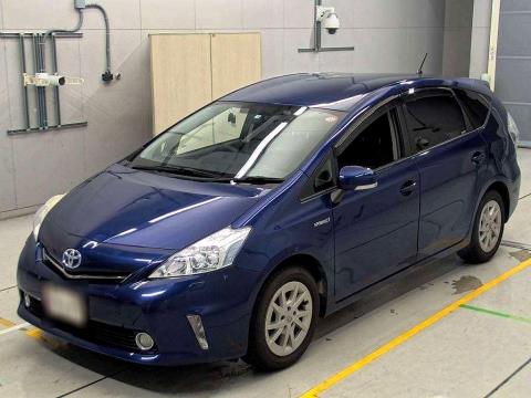 2013 Toyota Prius Alpha 7 Seater - Thumbnail