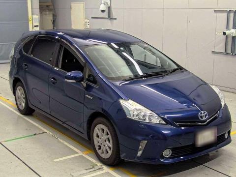 2013 Toyota Prius Alpha 7 Seater - Thumbnail