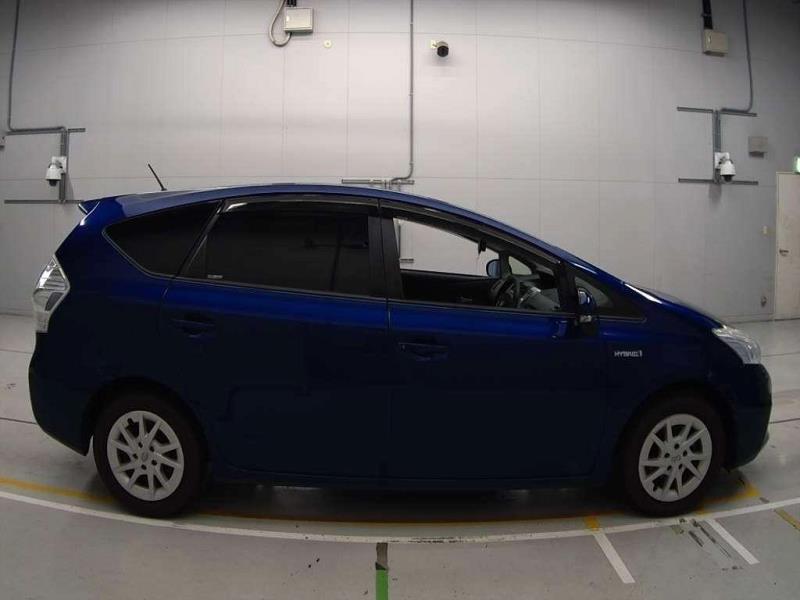 2013 Toyota Prius Alpha 7 Seater