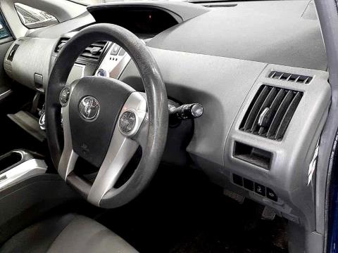 2013 Toyota Prius Alpha 7 Seater - Thumbnail