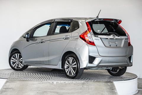 2016 Honda Fit Sport Hybrid - Thumbnail