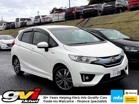 2014 Honda Fit S Hybrid / Jazz RS - Thumbnail