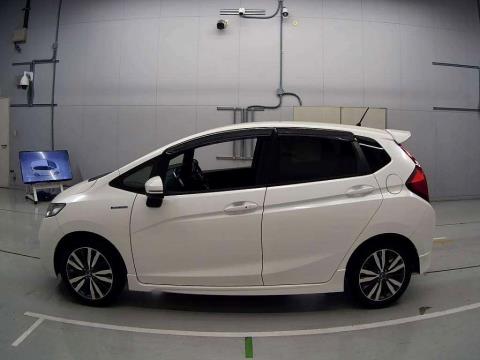 2014 Honda Fit S Hybrid / Jazz RS - Thumbnail