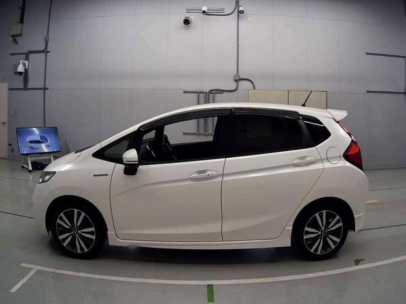 2014 Honda Fit S Hybrid / Jazz RS