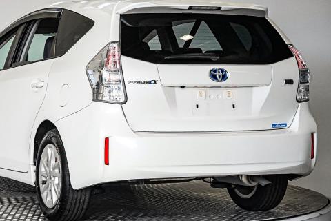 2012 Toyota Prius Alpha G - Thumbnail