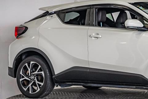 2017 Toyota C-HR Hybrid G - Thumbnail