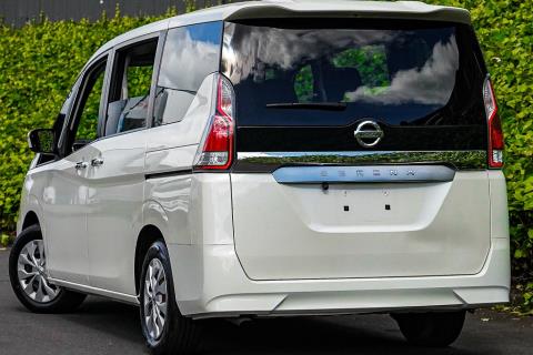 2018 Nissan Serena 8 Seater - Thumbnail