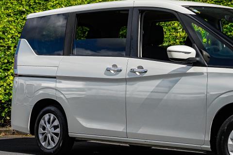 2018 Nissan Serena 8 Seater - Thumbnail