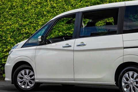 2018 Nissan Serena 8 Seater - Thumbnail