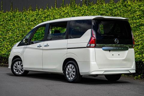 2018 Nissan Serena 8 Seater - Thumbnail