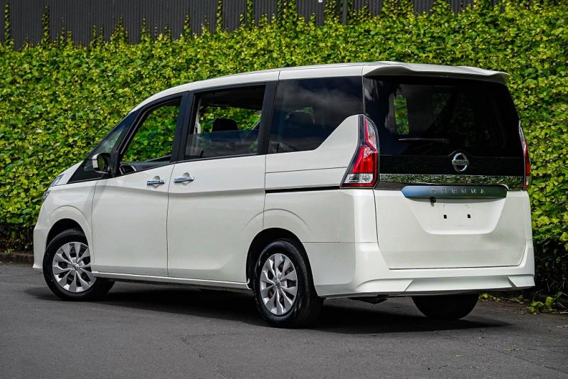 2018 Nissan Serena 8 Seater