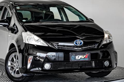 2014 Toyota Prius Alpha Hybrid - Thumbnail