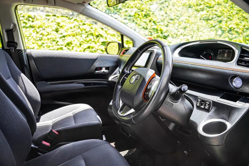 2016 Toyota Sienta Hybrid 7 Seater