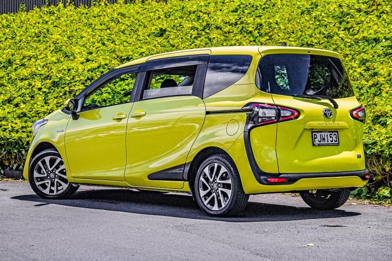 2016 Toyota Sienta Hybrid 7 Seater