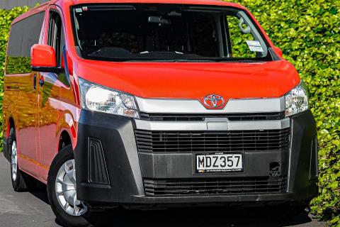 2019 Toyota Hiace ZR Auto - Thumbnail