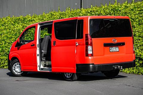 2019 Toyota Hiace ZR Auto - Thumbnail