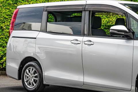 2014 Toyota Noah X / Voxy 7 Seater - Thumbnail