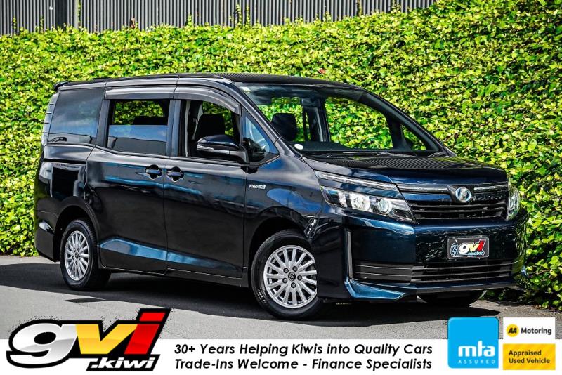 2014 Toyota Voxy Hybrid X / Noah