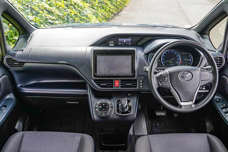 2014 Toyota Voxy Hybrid X / Noah