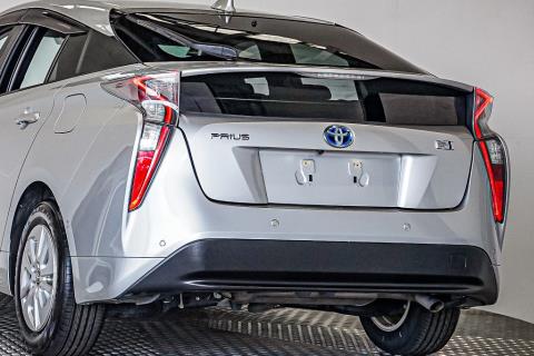 2016 Toyota Prius S 4th Gen - Thumbnail