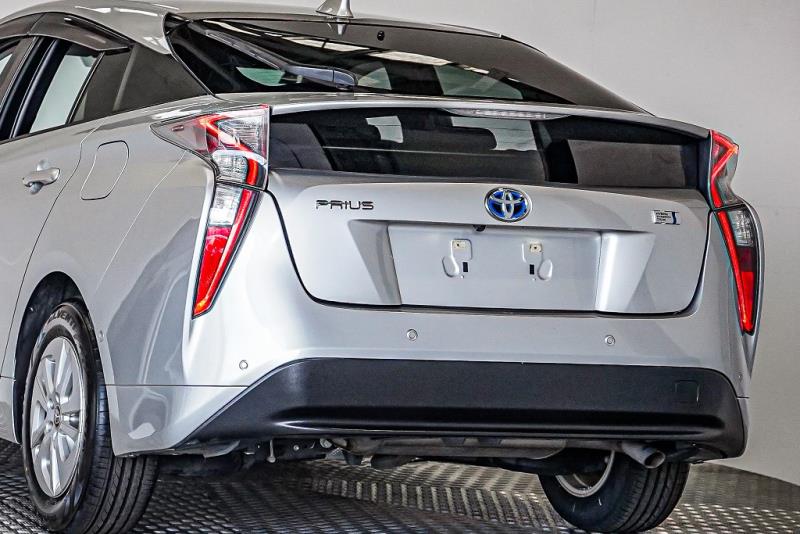 2016 Toyota Prius S 4th Gen