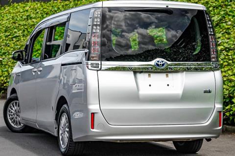 2014 Toyota Voxy Hybrid X / Noah - Thumbnail