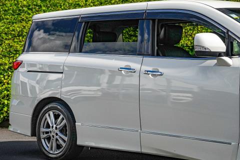 2013 Nissan Elgrand 4WD Highway Star - Thumbnail