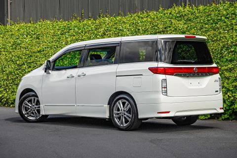 2013 Nissan Elgrand 4WD Highway Star - Thumbnail