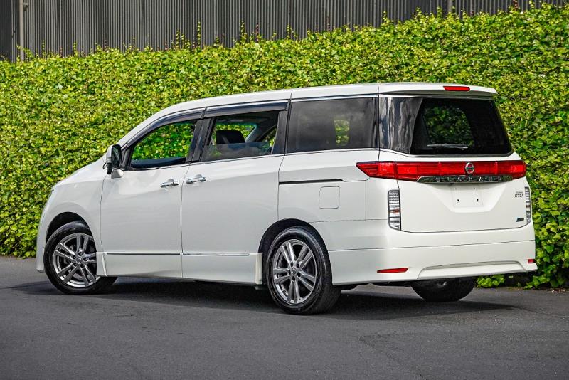 2013 Nissan Elgrand 4WD Highway Star