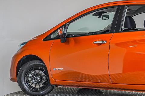 2018 Nissan Note e-Power X - Thumbnail