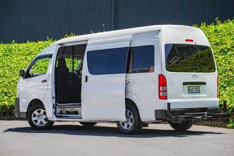 2017 Toyota Hiace ZX Jumbo TD 3.0 - Thumbnail