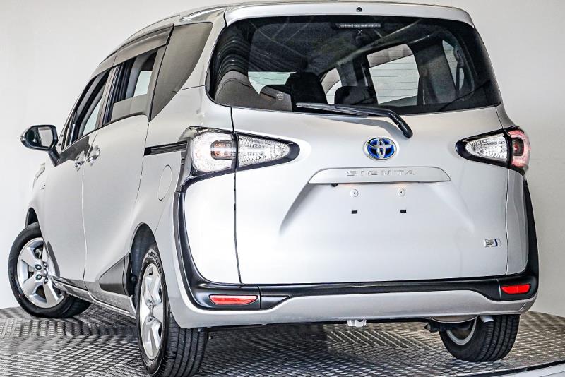 2015 Toyota Sienta Hybrid 7 Seater