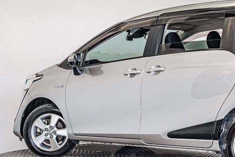 2015 Toyota Sienta Hybrid 7 Seater