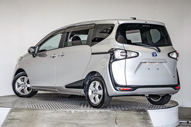 2015 Toyota Sienta Hybrid 7 Seater