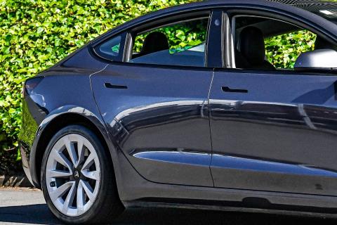 2021 Tesla Model 3 - Thumbnail