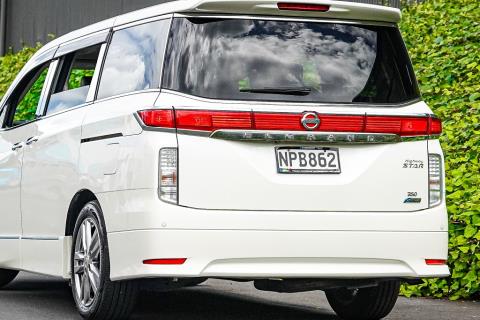 2011 Nissan Elgrand Highway Star - Thumbnail